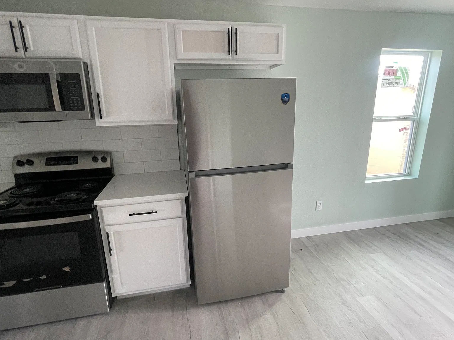 3 bed, 1020 sqft, $1,850 — Photo 2