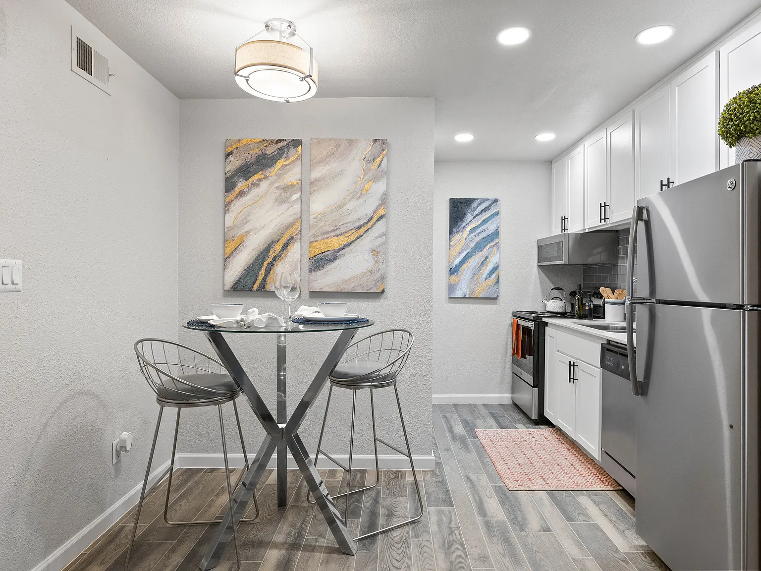 Delano Apartments — Photo 2