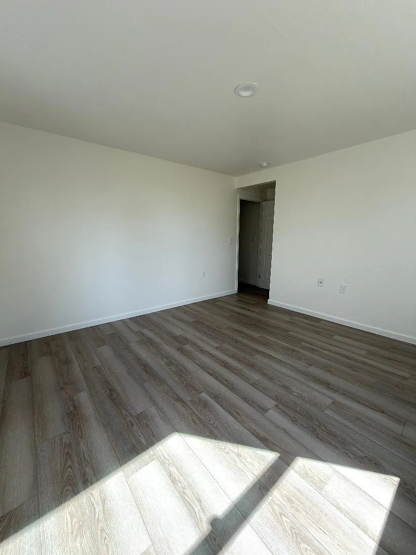 2 bed, 950 sqft, $2,750 — Photo 3