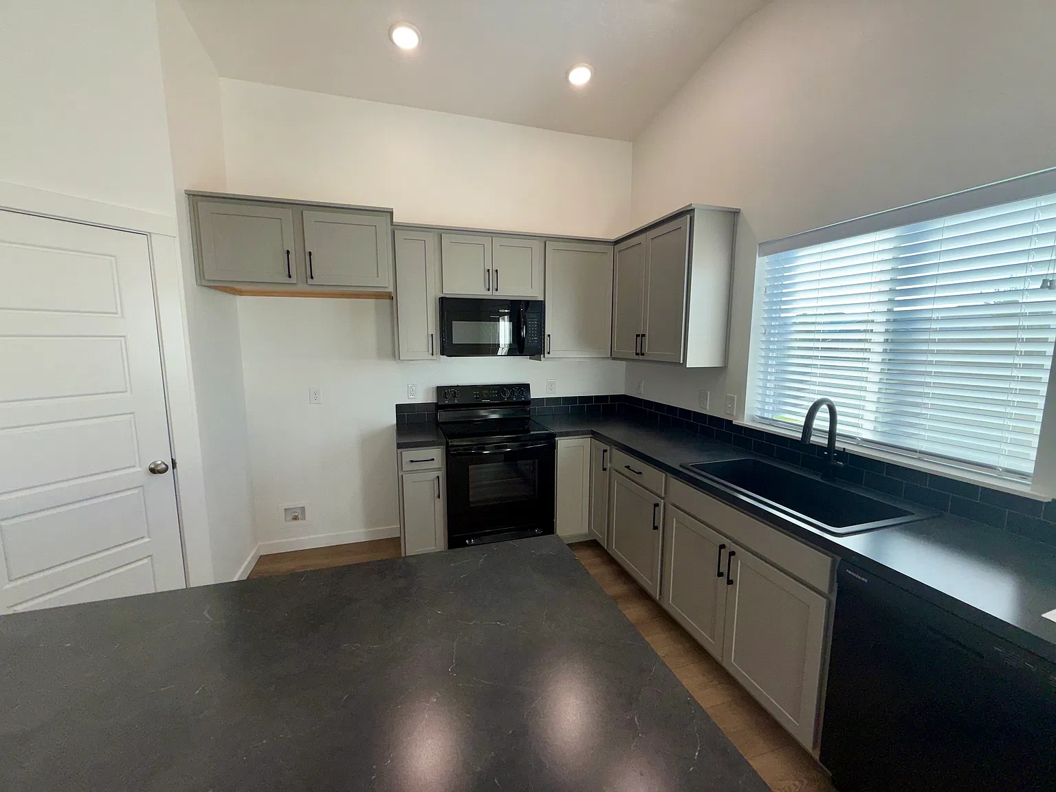 4 bed, 1855 sqft, $2,500 — Photo 4