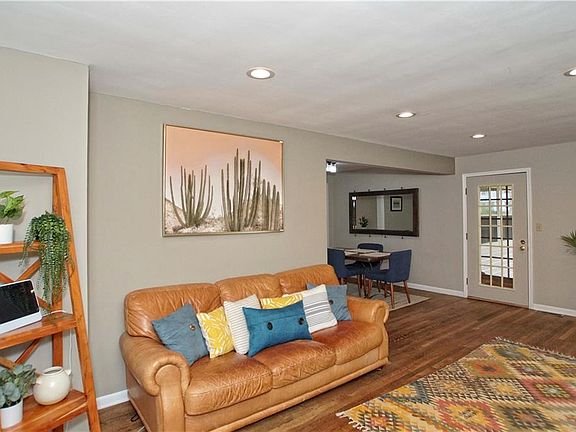 4th image of 2593 Oak Park Blvd