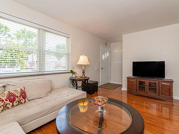 4th image of 7819 Mapleleaf Dr