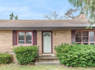 1060 Westlake Woods Dr, Springfield, MI 49037