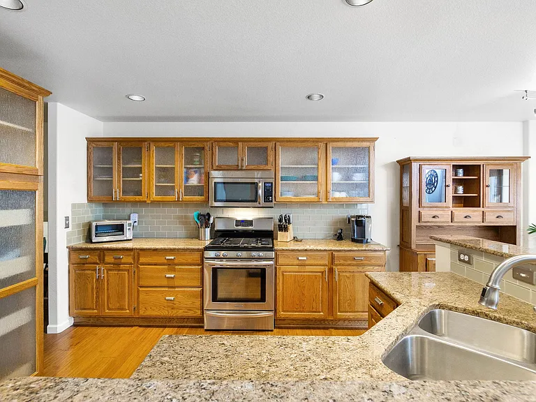 146 Luxury Ln — Photo 9