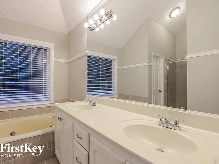 3585 Chastain Ct — Photo 9