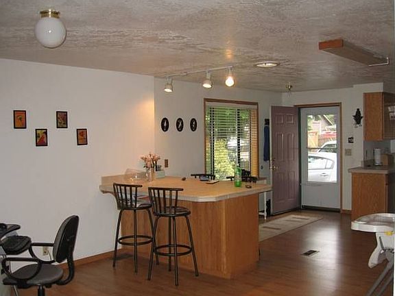 Informal Eating Area with Bar