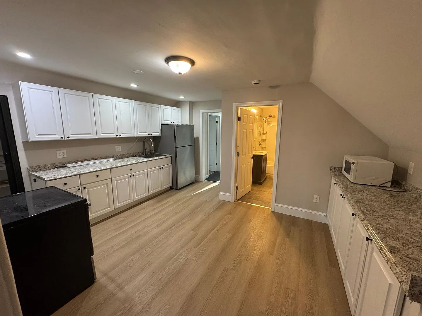 Spacious and Sunny 3 Bedroom Rental in Methuen - Available Now! — Photo 1