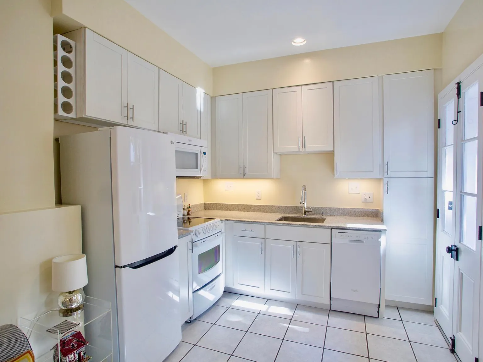 806 Spain St — Photo 2