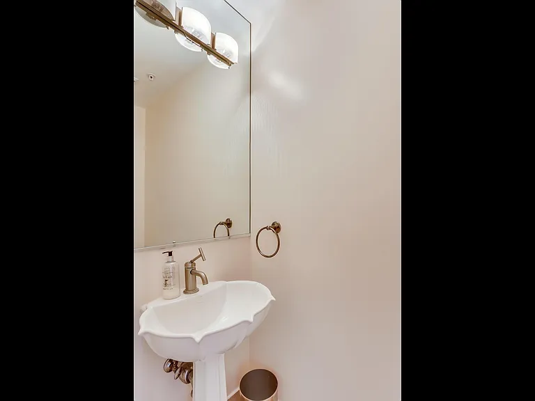 1105 Park Rd NW #5 — Photo 11