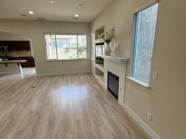 3652 W Black Walnut Ln, Fresno, CA 93711