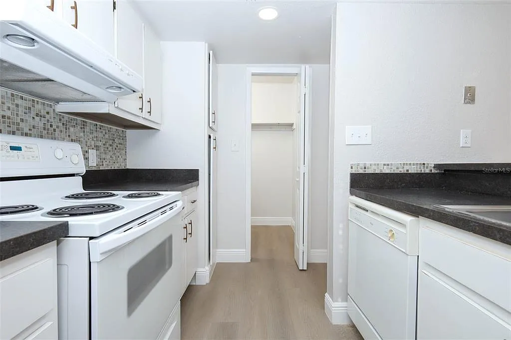 2 bed, 1.5 bath, 1164 sqft, $1,625 — Photo 3