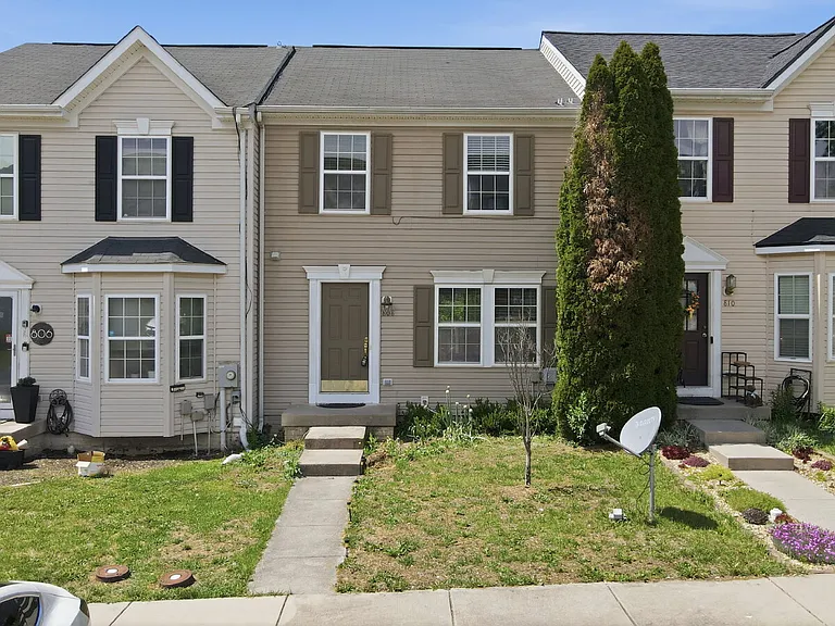 808 Marquette Dr — Photo 2