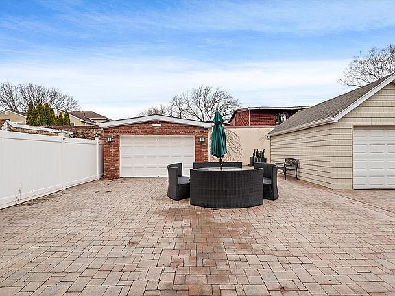 2nd image of 8921 Aubrey Ave