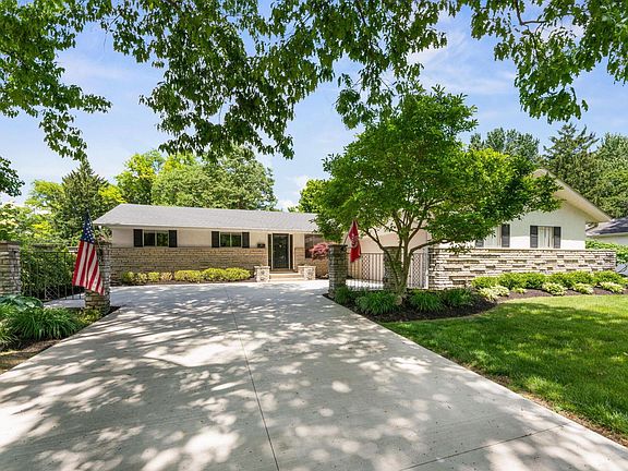 3rd image of 2660 River Park Dr