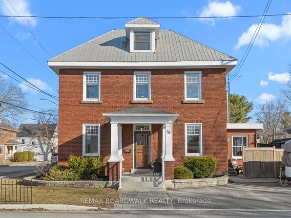 30 Emily St, Carleton Place, ON K7C 1S2