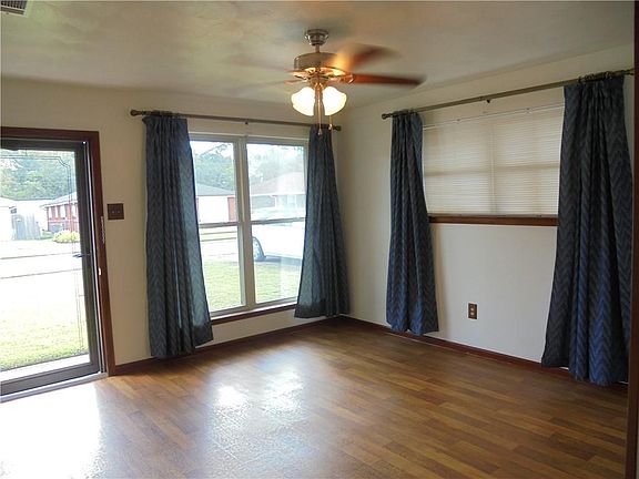 3rd image of 1360 Redwood Dr