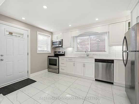 4th image of 178 E 15th St
