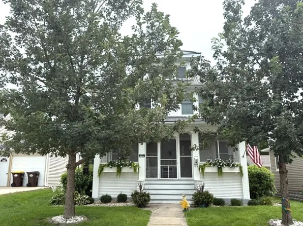 121 S Vermont St, Maquoketa, IA 52060