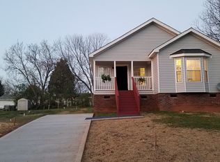 11 Center St, York, SC 29745