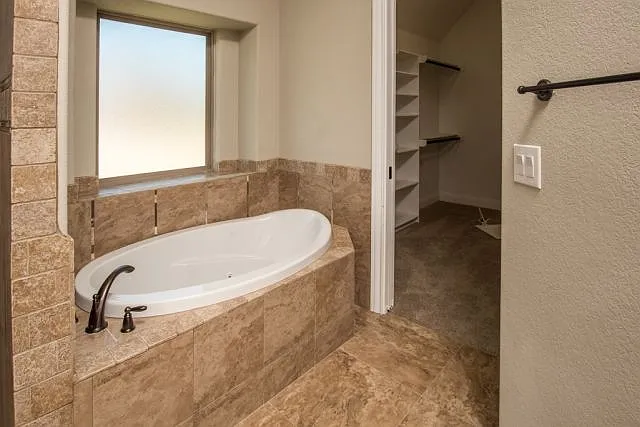 2113 Clive Dr — Photo 15