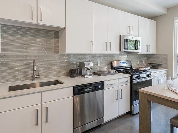 3rd image of 1217 Pierce St #104E