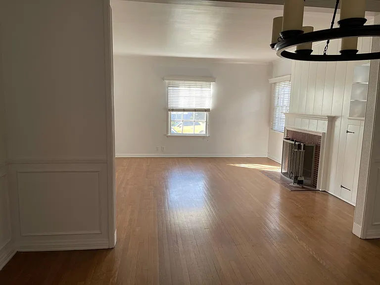 112 N Edgemont St — Photo 6