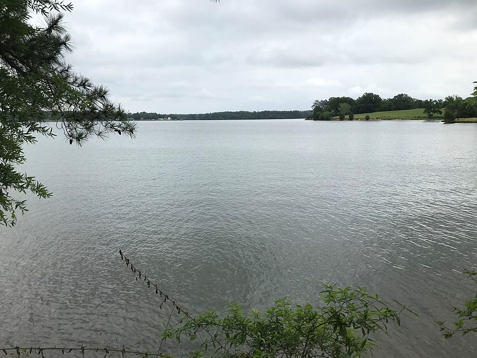2nd image of 105 Summer Pl S