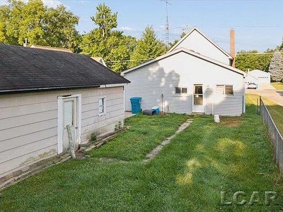 5th image of 215 Woodstock St