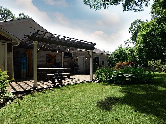 4th image of 347 Fish Rd
