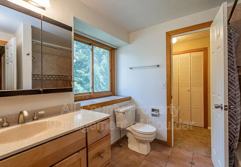 819 Elliott St — Photo 15