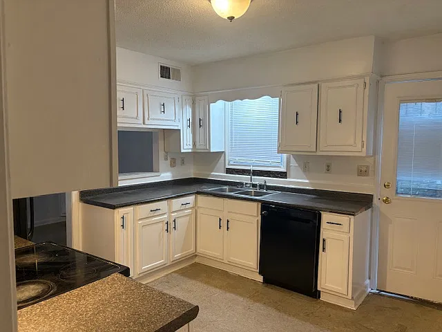3 bed, 1300 sqft, $1,025 — Photo 4
