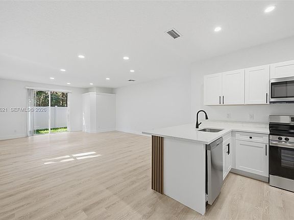 4th image of 5703 NW 48th Ave