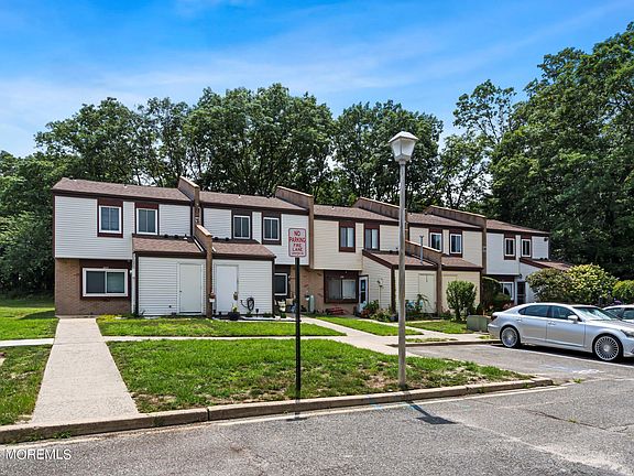 2nd image of 278 Central Blvd E #11