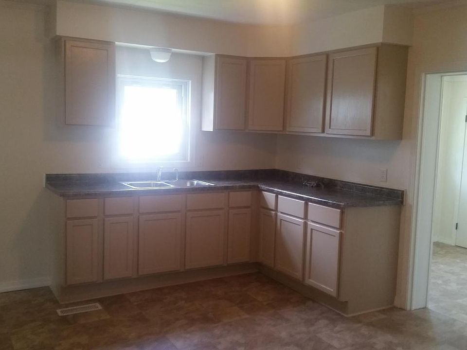 2nd image of 207 W Kalamazoo St