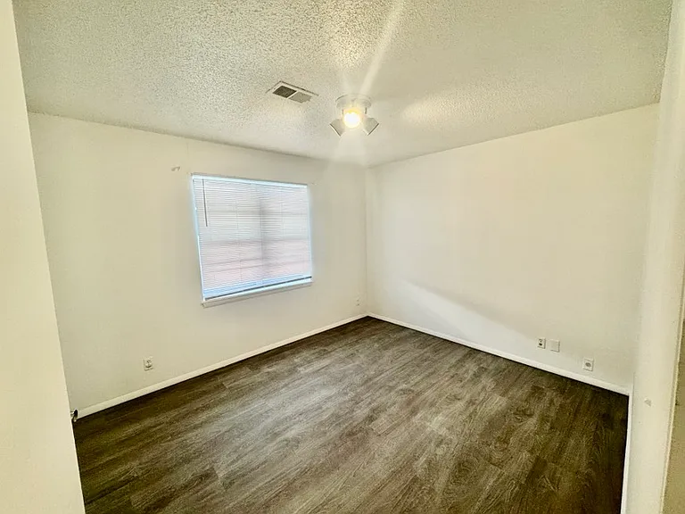 2422 E 59th Ct #4 — Photo 19