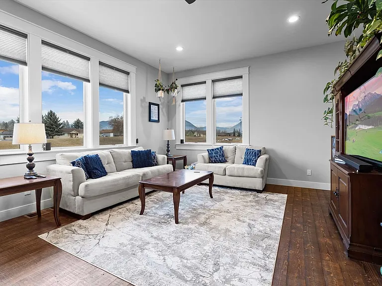 1015 Riparian Dr — Photo 12