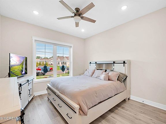 3rd image of 49 Pasture Dr