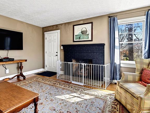 4th image of 1521 Churchville Ave
