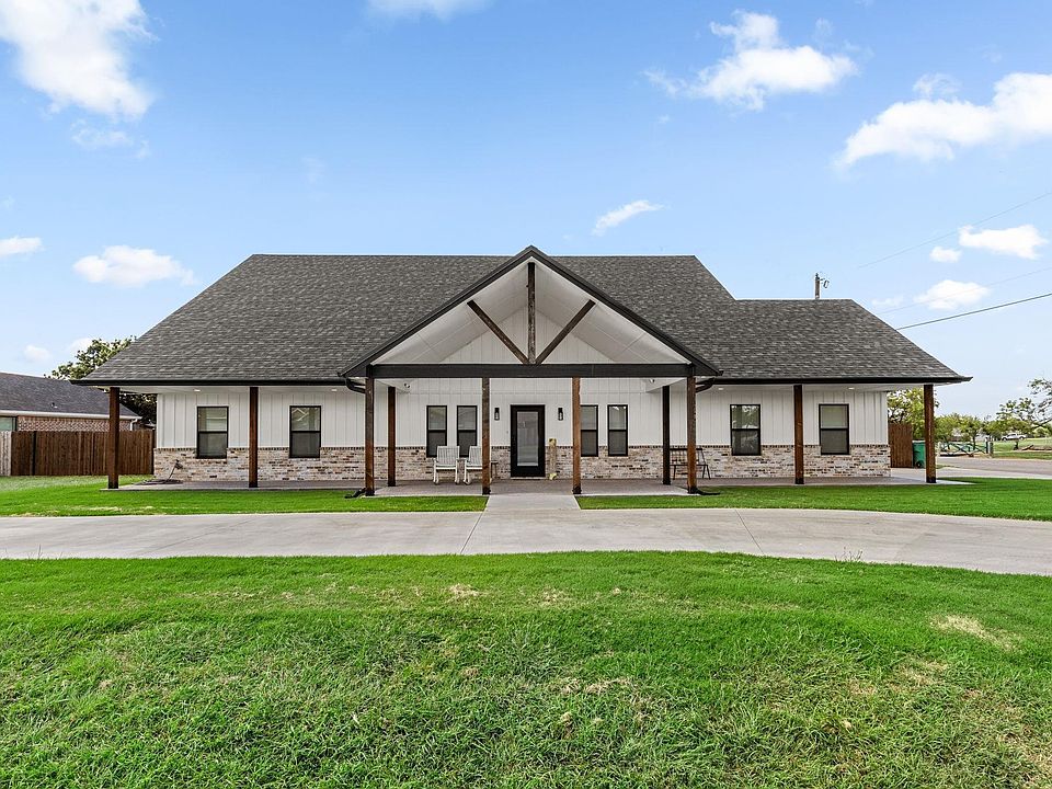 1st image of 304 Mariners Way