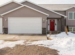 6023 Shoal Dr, Bismarck, ND 58503
