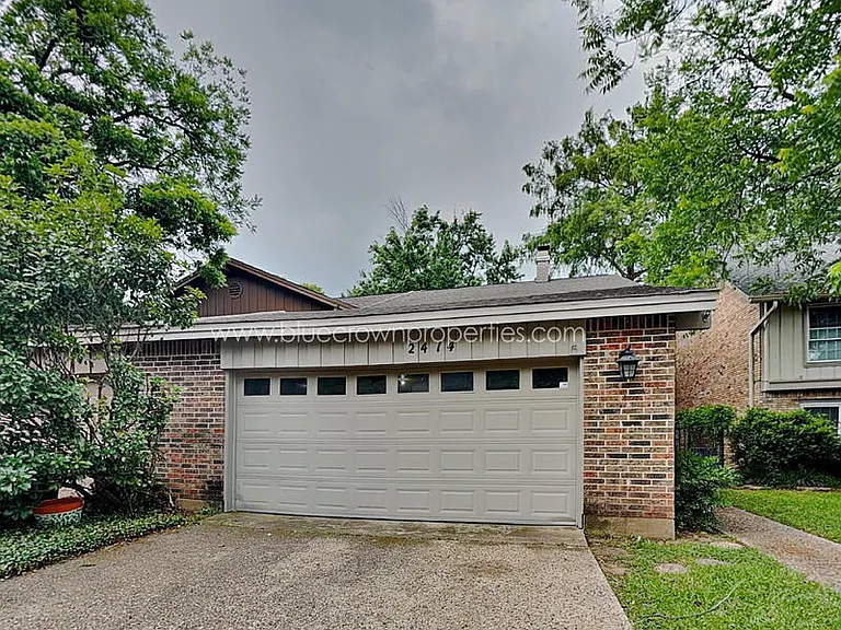 2414 S Graham Dr — Photo 1
