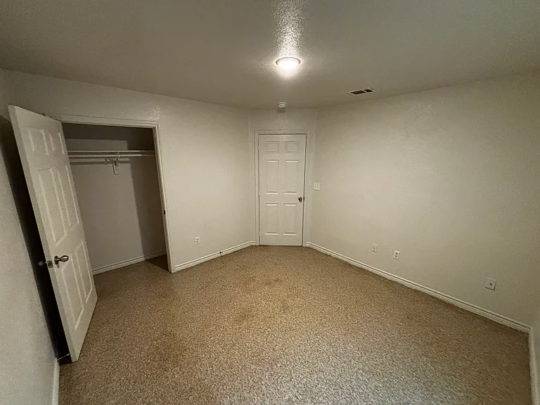 914 E Avenue A #A — Photo 15
