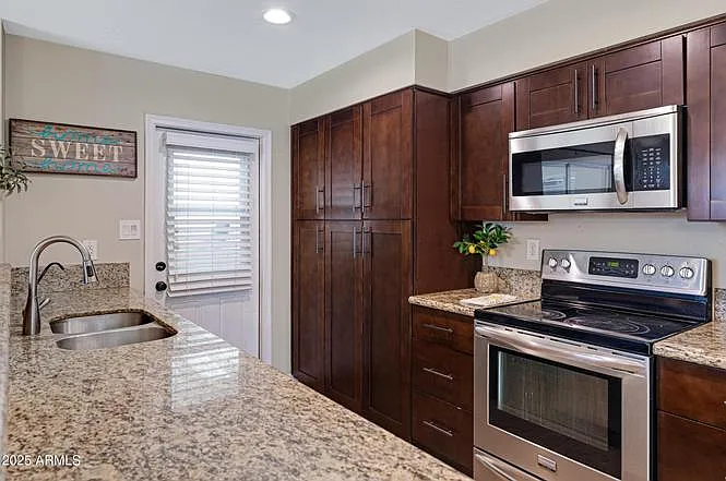 110 W Del Rio Dr — Photo 26