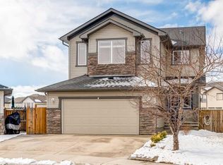 109 E Westmount Pl, Okotoks, AB T1S 0B4