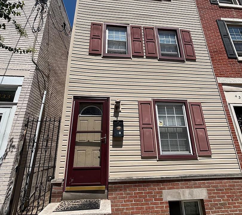 1st image of 435 E Wildey St