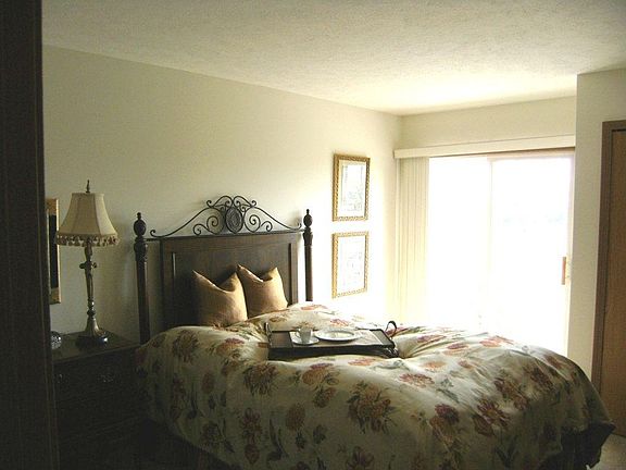 5th image of 143 Meadowcreek Dr Unit H