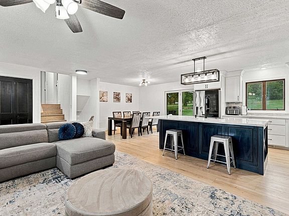 4th image of 15153 Lore Oaks Ct
