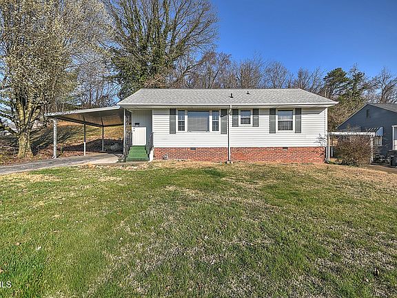 3rd image of 1208 Garden Dr
