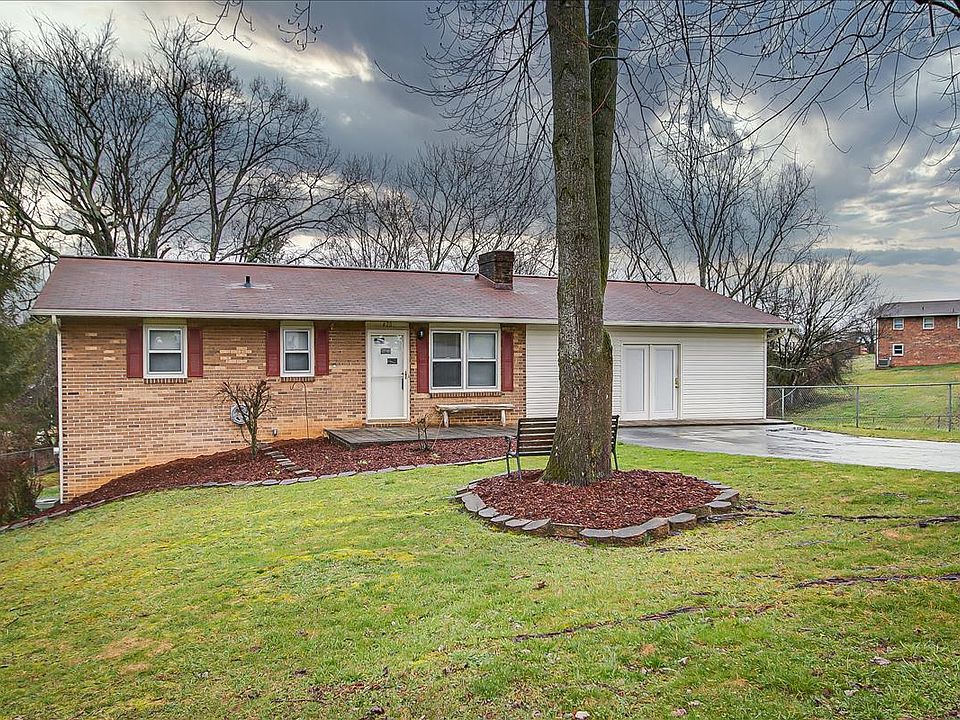 1st image of 420 Boxwood Ct