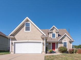 414 Shannon Ave, Smithville, MO 64089